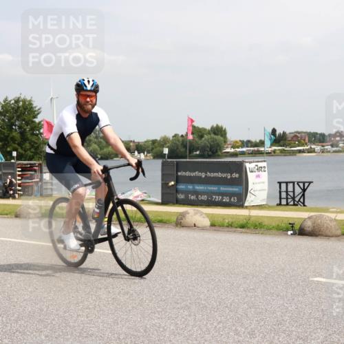 21.06.2025 - 27. Vierlanden-Triathlon H.Heesch http://msf.ph/oto/8007262 15.06.2025 12:00:04 Radfahren 776 meine-sportfotos.de