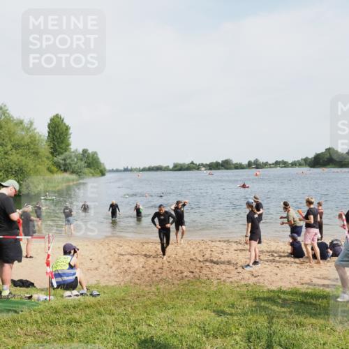 21.06.2025 - 27. Vierlanden-Triathlon MichiJ http://msf.ph/oto/8007263 15.06.2026 10:07:55 Schwimmen 371, 395, 407 meine-sportfotos.de