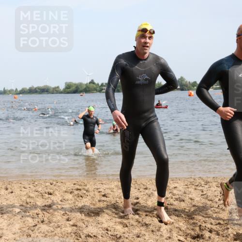 15.06.2025 - 27. Vierlanden-Triathlon Lena Gebhardt http://msf.ph/oto/8007266 15.06.2025 10:05:12 Schwimmen 364, 382, 384, 393, 402, 412, 422 meine-sportfotos.de