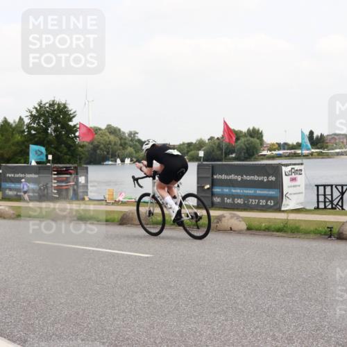 21.06.2025 - 27. Vierlanden-Triathlon H.Heesch http://msf.ph/oto/8007269 15.06.2025 12:08:36 Radfahren 755, 925 meine-sportfotos.de