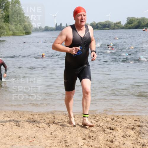 15.06.2025 - 27. Vierlanden-Triathlon Lena Gebhardt http://msf.ph/oto/8007280 15.06.2025 10:05:13 Schwimmen 364, 382, 384, 393, 402, 412, 422 meine-sportfotos.de