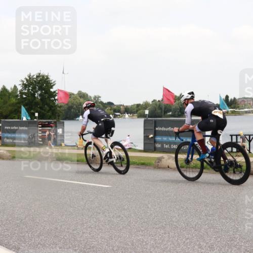 21.06.2025 - 27. Vierlanden-Triathlon H.Heesch http://msf.ph/oto/8007281 15.06.2025 12:08:39 Radfahren 755, 878, 925 meine-sportfotos.de
