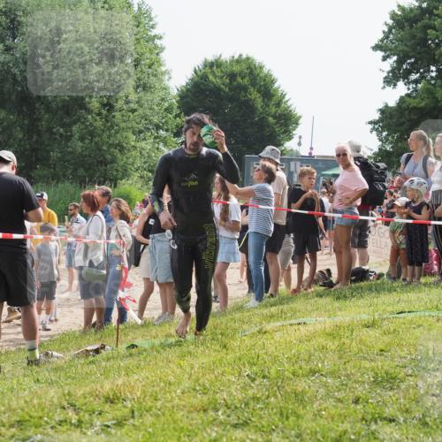 15.06.2025 - 27. Vierlanden-Triathlon KatJ http://msf.ph/oto/8007282 15.06.2025 10:06:08 Schwimmen 362, 369, 372, 381, 410, 448, 458 meine-sportfotos.de