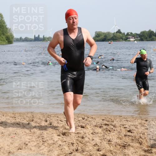 15.06.2025 - 27. Vierlanden-Triathlon Lena Gebhardt http://msf.ph/oto/8007284 15.06.2025 10:05:14 Schwimmen 364, 382, 384, 393, 402, 412, 422, 456 meine-sportfotos.de