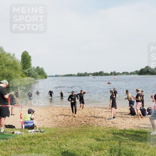 21.06.2025 - 27. Vierlanden-Triathlon MichiJ http://msf.ph/oto/8007288 15.06.2026 10:07:55 Schwimmen 371, 395, 407 meine-sportfotos.de