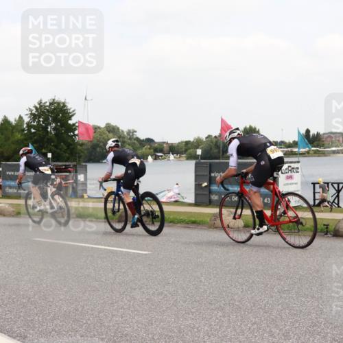 21.06.2025 - 27. Vierlanden-Triathlon H.Heesch http://msf.ph/oto/8007297 15.06.2025 12:08:40 Radfahren 878, 994, 995, 997 meine-sportfotos.de