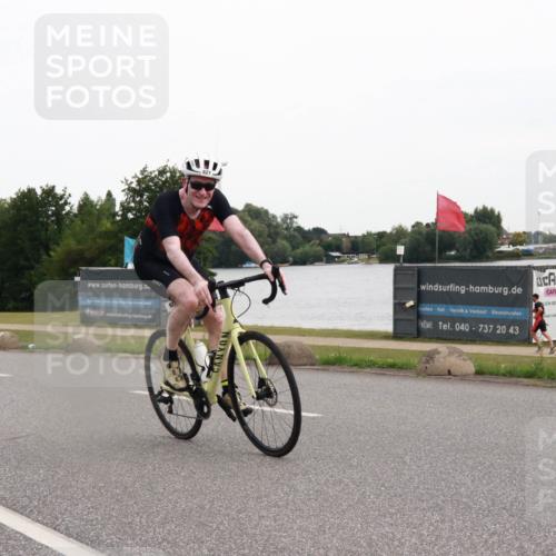 15.06.2025 - 27. Vierlanden-Triathlon H.Heesch http://msf.ph/oto/8007299 15.06.2025 10:42:14 Radfahren 827 meine-sportfotos.de