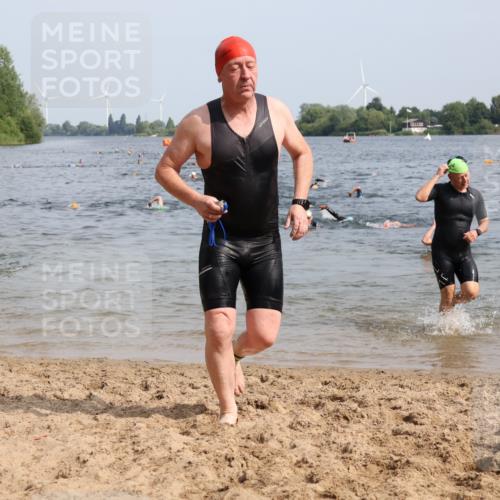 15.06.2025 - 27. Vierlanden-Triathlon Lena Gebhardt http://msf.ph/oto/8007301 15.06.2025 10:05:14 Schwimmen 364, 382, 384, 393, 402, 412, 422, 456 meine-sportfotos.de