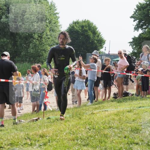 15.06.2025 - 27. Vierlanden-Triathlon KatJ http://msf.ph/oto/8007311 15.06.2025 10:06:09 Schwimmen 362, 369, 372, 381, 410, 418, 448 meine-sportfotos.de