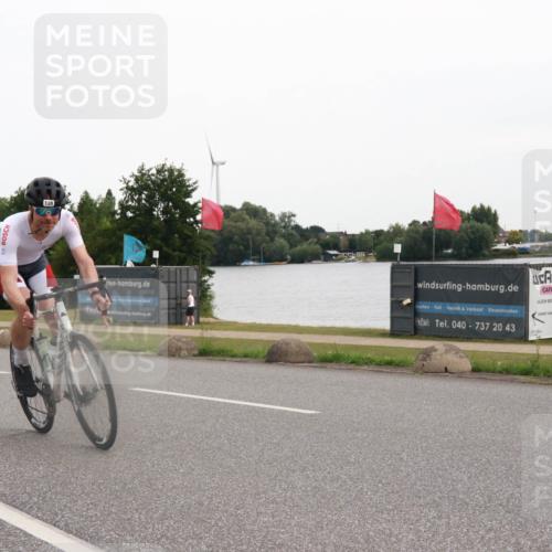 15.06.2025 - 27. Vierlanden-Triathlon H.Heesch http://msf.ph/oto/8007314 15.06.2025 10:42:20 Radfahren 29, 139 meine-sportfotos.de