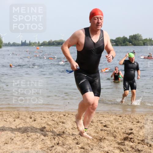 15.06.2025 - 27. Vierlanden-Triathlon Lena Gebhardt http://msf.ph/oto/8007316 15.06.2025 10:05:14 Schwimmen 364, 382, 384, 393, 402, 412, 422, 456 meine-sportfotos.de