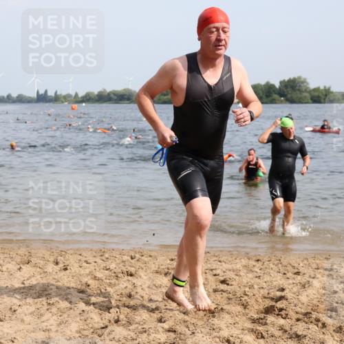 15.06.2025 - 27. Vierlanden-Triathlon Lena Gebhardt http://msf.ph/oto/8007323 15.06.2025 10:05:14 Schwimmen 364, 382, 384, 393, 402, 412, 422, 456 meine-sportfotos.de