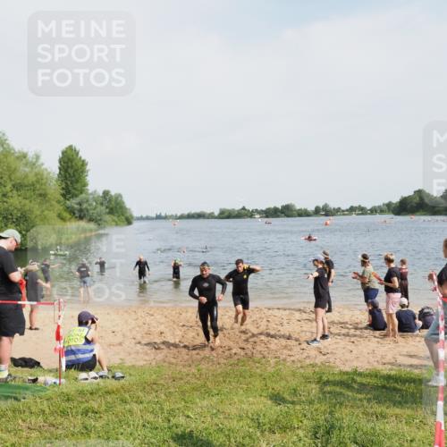 21.06.2025 - 27. Vierlanden-Triathlon MichiJ http://msf.ph/oto/8007326 15.06.2026 10:07:56 Schwimmen 371, 395, 407 meine-sportfotos.de