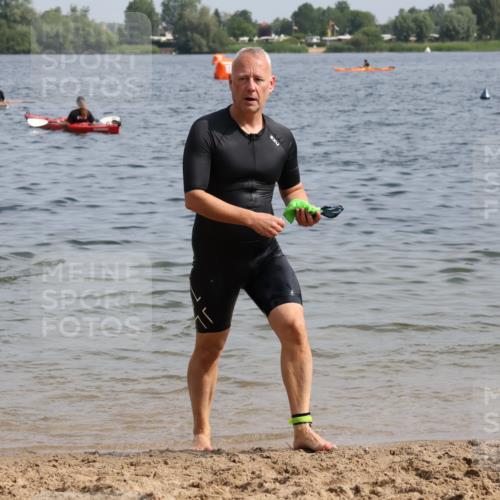 15.06.2025 - 27. Vierlanden-Triathlon Lena Gebhardt http://msf.ph/oto/8007328 15.06.2025 10:05:16 Schwimmen 364, 382, 384, 393, 402, 409, 422, 456 meine-sportfotos.de