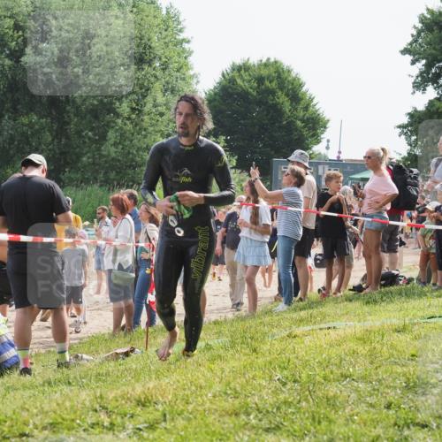 15.06.2025 - 27. Vierlanden-Triathlon KatJ http://msf.ph/oto/8007331 15.06.2025 10:06:09 Schwimmen 362, 369, 372, 381, 410, 418, 448 meine-sportfotos.de