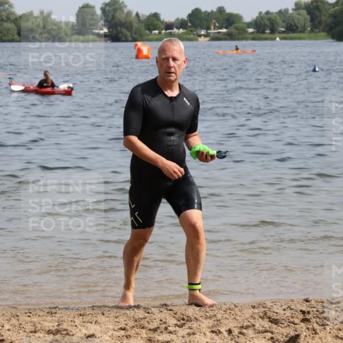 15.06.2025 - 27. Vierlanden-Triathlon Lena Gebhardt http://msf.ph/oto/8007336 15.06.2025 10:05:16 Schwimmen 364, 382, 384, 393, 402, 409, 422, 456 meine-sportfotos.de