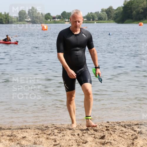 15.06.2025 - 27. Vierlanden-Triathlon Lena Gebhardt http://msf.ph/oto/8007341 15.06.2025 10:05:17 Schwimmen 364, 382, 384, 393, 402, 409, 422, 456 meine-sportfotos.de