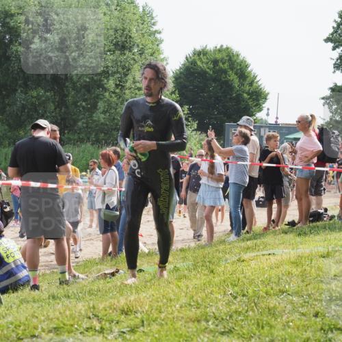 15.06.2025 - 27. Vierlanden-Triathlon KatJ http://msf.ph/oto/8007342 15.06.2025 10:06:09 Schwimmen 362, 369, 372, 381, 410, 418, 448 meine-sportfotos.de