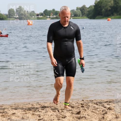 15.06.2025 - 27. Vierlanden-Triathlon Lena Gebhardt http://msf.ph/oto/8007363 15.06.2025 10:05:17 Schwimmen 364, 382, 384, 393, 402, 409, 422, 456 meine-sportfotos.de