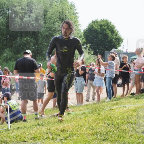 15.06.2025 - 27. Vierlanden-Triathlon KatJ http://msf.ph/oto/8007364 15.06.2025 10:06:09 Schwimmen 362, 369, 372, 381, 410, 418, 448 meine-sportfotos.de