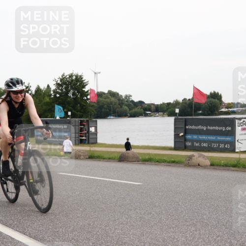 15.06.2025 - 27. Vierlanden-Triathlon H.Heesch http://msf.ph/oto/8007371 15.06.2025 10:42:46 Radfahren 199, 347, 1399 meine-sportfotos.de