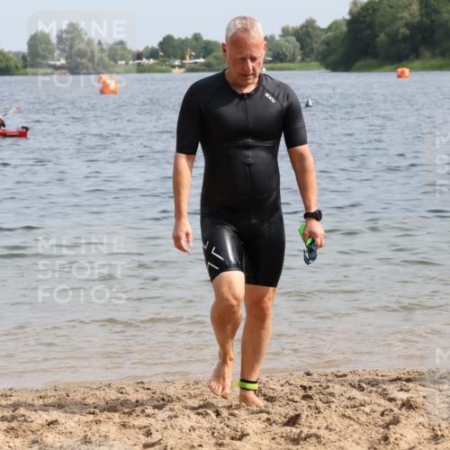 15.06.2025 - 27. Vierlanden-Triathlon Lena Gebhardt http://msf.ph/oto/8007378 15.06.2025 10:05:18 Schwimmen 364, 382, 384, 393, 402, 409, 422, 456 meine-sportfotos.de