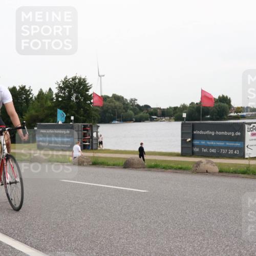 15.06.2025 - 27. Vierlanden-Triathlon H.Heesch http://msf.ph/oto/8007383 15.06.2025 10:42:47 Radfahren 199, 347, 1399 meine-sportfotos.de