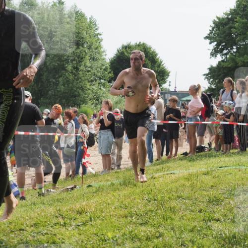 15.06.2025 - 27. Vierlanden-Triathlon KatJ http://msf.ph/oto/8007391 15.06.2025 10:06:11 Schwimmen 362, 369, 370, 381, 410, 418, 448, 455 meine-sportfotos.de