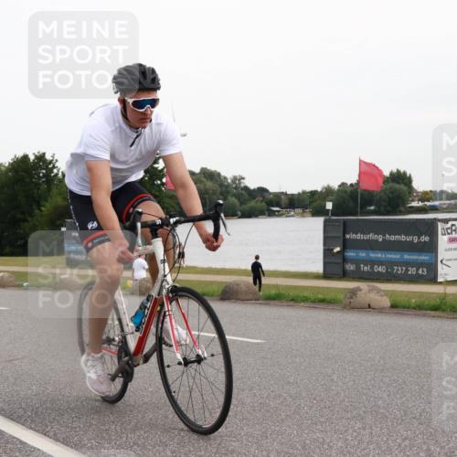 15.06.2025 - 27. Vierlanden-Triathlon H.Heesch http://msf.ph/oto/8007392 15.06.2025 10:42:47 Radfahren 199, 347, 1399 meine-sportfotos.de