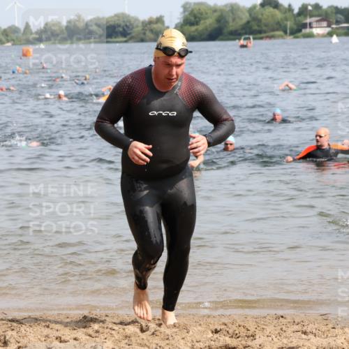 15.06.2025 - 27. Vierlanden-Triathlon Lena Gebhardt http://msf.ph/oto/8007396 15.06.2025 10:05:19 Schwimmen 364, 382, 384, 393, 402, 409, 422, 456 meine-sportfotos.de