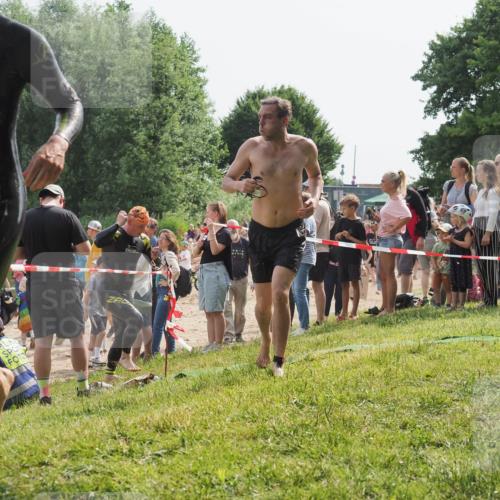 15.06.2025 - 27. Vierlanden-Triathlon KatJ http://msf.ph/oto/8007402 15.06.2025 10:06:11 Schwimmen 362, 369, 370, 381, 410, 418, 448, 455 meine-sportfotos.de