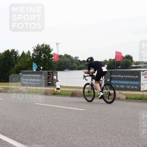 15.06.2025 - 27. Vierlanden-Triathlon H.Heesch http://msf.ph/oto/8007403 15.06.2025 10:42:51 Radfahren 115, 147, 347, 1399 meine-sportfotos.de