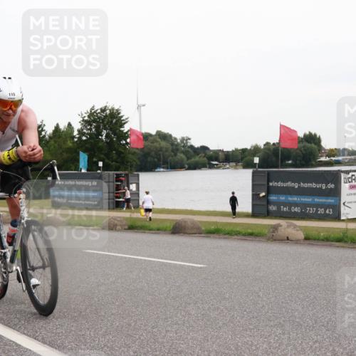 15.06.2025 - 27. Vierlanden-Triathlon H.Heesch http://msf.ph/oto/8007411 15.06.2025 10:42:54 Radfahren 115, 147 meine-sportfotos.de