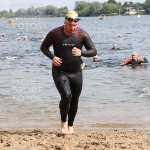 15.06.2025 - 27. Vierlanden-Triathlon Lena Gebhardt http://msf.ph/oto/8007414 15.06.2025 10:05:19 Schwimmen 364, 382, 384, 393, 402, 409, 422, 456 meine-sportfotos.de