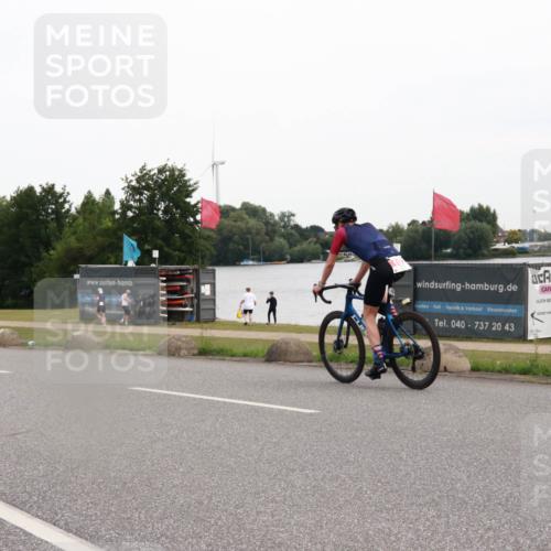 15.06.2025 - 27. Vierlanden-Triathlon H.Heesch http://msf.ph/oto/8007423 15.06.2025 10:43:03 Radfahren  meine-sportfotos.de