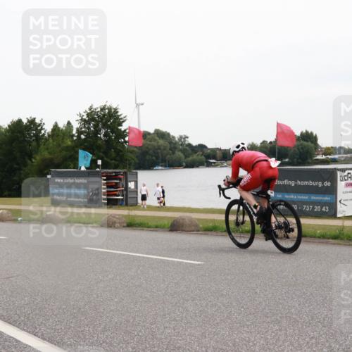 15.06.2025 - 27. Vierlanden-Triathlon H.Heesch http://msf.ph/oto/8007458 15.06.2025 10:43:15 Radfahren 65, 124, 202 meine-sportfotos.de