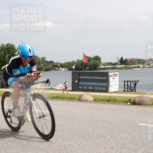 21.06.2025 - 27. Vierlanden-Triathlon H.Heesch http://msf.ph/oto/8007470 15.06.2025 12:00:26 Radfahren 930, 939 meine-sportfotos.de
