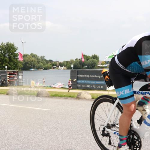 21.06.2025 - 27. Vierlanden-Triathlon H.Heesch http://msf.ph/oto/8007473 15.06.2025 12:00:26 Radfahren 930, 939 meine-sportfotos.de