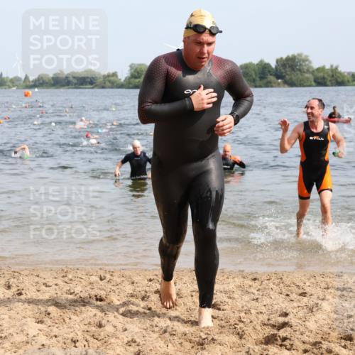 15.06.2025 - 27. Vierlanden-Triathlon Lena Gebhardt http://msf.ph/oto/8007477 15.06.2025 10:05:20 Schwimmen 364, 382, 384, 393, 402, 409, 422, 456 meine-sportfotos.de