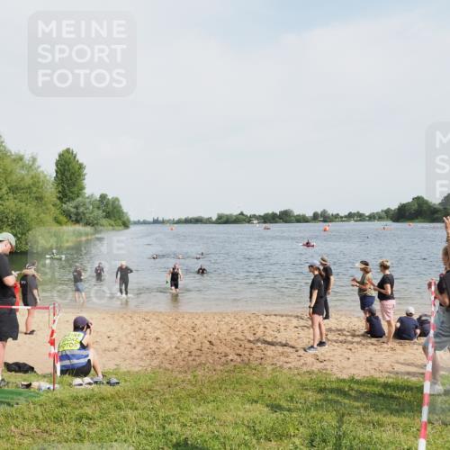 21.06.2025 - 27. Vierlanden-Triathlon MichiJ http://msf.ph/oto/8007484 15.06.2026 10:07:58 Schwimmen 395, 403, 407 meine-sportfotos.de
