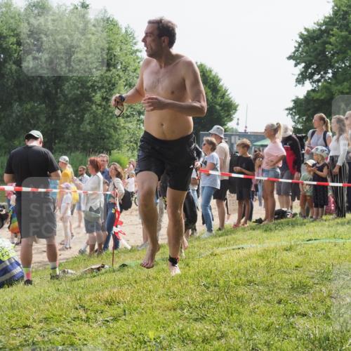 15.06.2025 - 27. Vierlanden-Triathlon KatJ http://msf.ph/oto/8007488 15.06.2025 10:06:12 Schwimmen 362, 369, 370, 381, 418, 448, 455 meine-sportfotos.de