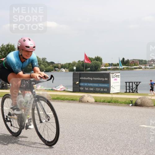 21.06.2025 - 27. Vierlanden-Triathlon H.Heesch http://msf.ph/oto/8007489 15.06.2025 12:00:40 Radfahren 199, 204, 966 meine-sportfotos.de