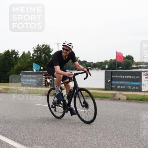 15.06.2025 - 27. Vierlanden-Triathlon H.Heesch http://msf.ph/oto/8007494 15.06.2025 10:43:48 Radfahren 232, 389 meine-sportfotos.de