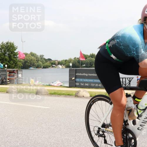 21.06.2025 - 27. Vierlanden-Triathlon H.Heesch http://msf.ph/oto/8007495 15.06.2025 12:00:40 Radfahren 199, 204, 966 meine-sportfotos.de