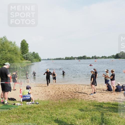 21.06.2025 - 27. Vierlanden-Triathlon MichiJ http://msf.ph/oto/8007503 15.06.2026 10:08:02 Schwimmen 373, 395, 403, 407 meine-sportfotos.de
