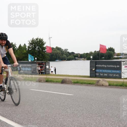 15.06.2025 - 27. Vierlanden-Triathlon H.Heesch http://msf.ph/oto/8007508 15.06.2025 10:44:00 Radfahren 225, 263 meine-sportfotos.de