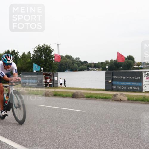 15.06.2025 - 27. Vierlanden-Triathlon H.Heesch http://msf.ph/oto/8007513 15.06.2025 10:44:02 Radfahren 225, 263, 383, 411 meine-sportfotos.de