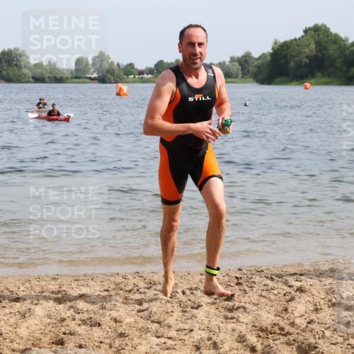 15.06.2025 - 27. Vierlanden-Triathlon Lena Gebhardt http://msf.ph/oto/8007515 15.06.2025 10:05:22 Schwimmen 364, 382, 384, 393, 402, 409, 456 meine-sportfotos.de