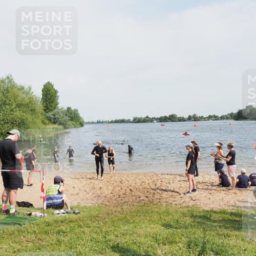 21.06.2025 - 27. Vierlanden-Triathlon MichiJ http://msf.ph/oto/8007522 15.06.2026 10:08:03 Schwimmen 373, 395, 403, 407 meine-sportfotos.de