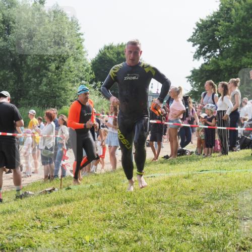 15.06.2025 - 27. Vierlanden-Triathlon KatJ http://msf.ph/oto/8007529 15.06.2025 10:06:13 Schwimmen 362, 369, 370, 381, 418, 448, 455 meine-sportfotos.de